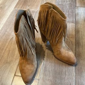Brand New in box Sam Edelman Benjie Western Ankle Bootie in Camel color, Size 8